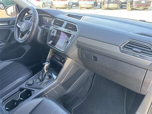 Used 2023 Volkswagen Tiguan SE image 29