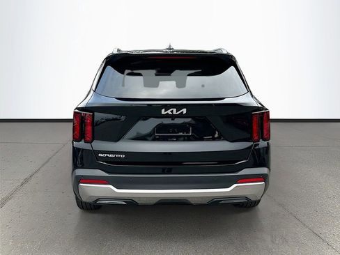 Certified 2024 Kia Sorento S image 6