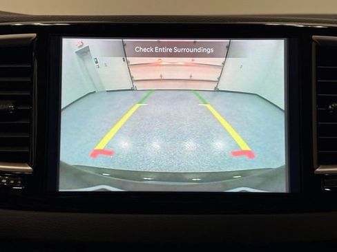 Used 2024 Chrysler Pacifica Touring-L FWD image 31