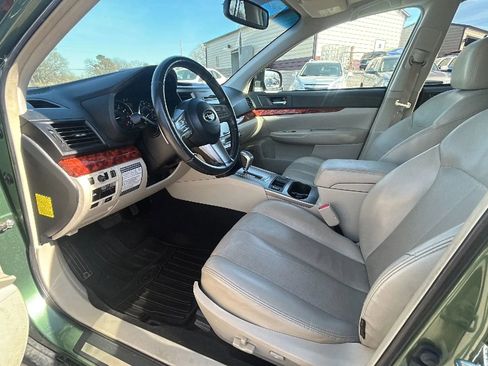 Used 2011 Subaru Outback 2.5i Limited image 3