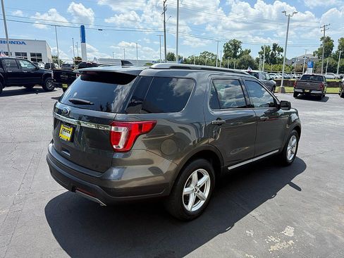 Used 2019 Ford Explorer XLT FWD image 4