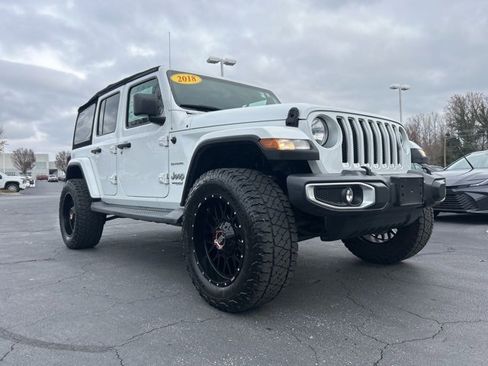 Used 2018 Jeep Wrangler Unlimited Sahara image 3