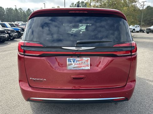 New 2026 Chrysler Pacifica Select image 6