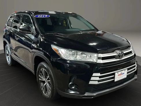 Used 2019 Toyota Highlander LE AWD/4WD image 7
