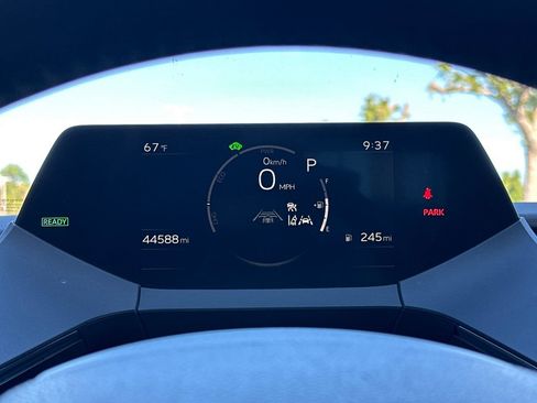 Used 2024 Toyota Prius LE FWD image 29