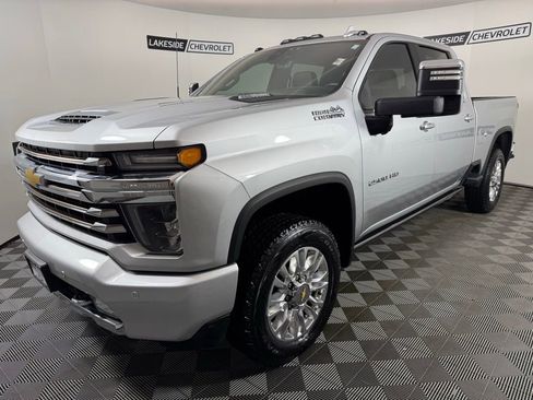 Used 2023 Chevrolet Silverado 2500 High Country w/ Technology Package image 2