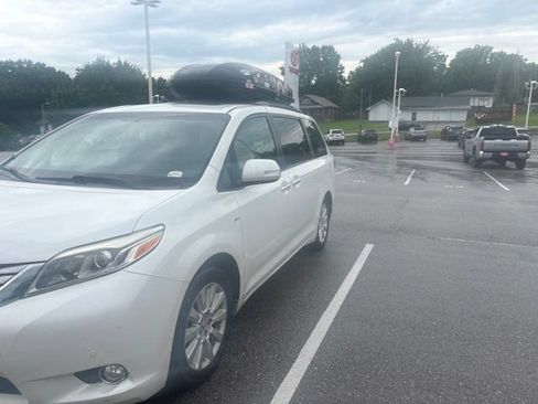 Used 2016 Toyota Sienna Limited AWD/4WD image 7