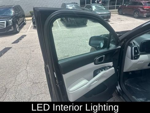 Used 2023 Kia Sorento S w/ Panoramic Sunroof Package FWD image 25
