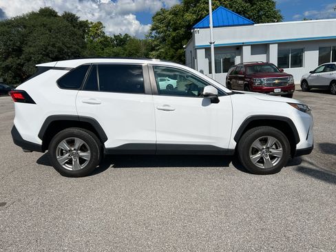 Used 2024 Toyota RAV4 XLE AWD/4WD image 4