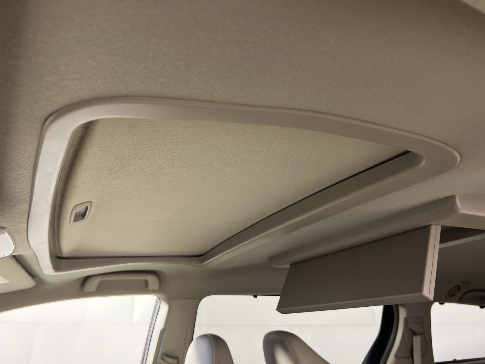 Used 2013 Toyota Sienna XLE w/ Entertainment Pkg FWD image 24
