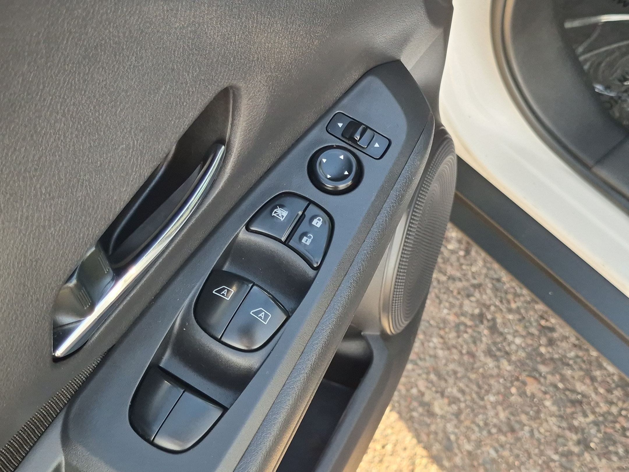 Used 2021 Nissan Kicks SV FWD image 12
