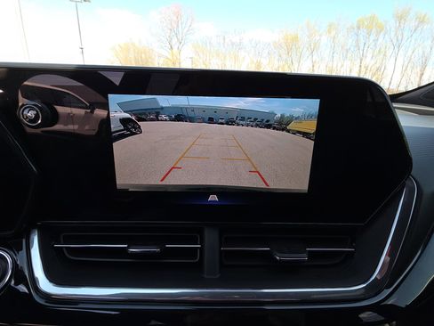 Certified 2024 Chevrolet Trax RS w/ Driver Confidence Package image 22