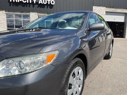 Used 2011 Toyota Camry LE FWD image 2