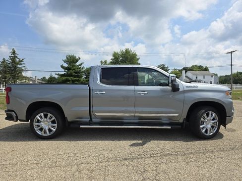 Used 2026 Chevrolet Silverado 1500 High Country w/ Technology Package AWD/4WD image 25