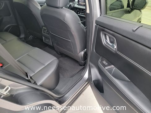 Used 2024 Nissan Rogue SV w/ SV Premium Package image 11