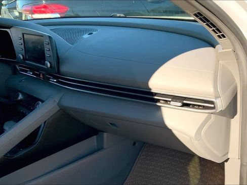 Used 2022 Hyundai Elantra SEL w/ Cargo Package image 16