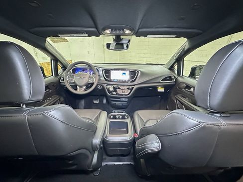 New 2026 Chrysler Pacifica Select image 25