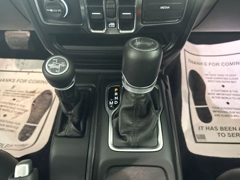 Used 2022 Jeep Wrangler Unlimited Sahara image 22