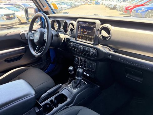 Used 2022 Jeep Wrangler Unlimited Sport AWD/4WD image 12