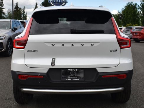 Certified 2024 Volvo XC40 B5 Ultimate w/ Protection Package Premier image 12