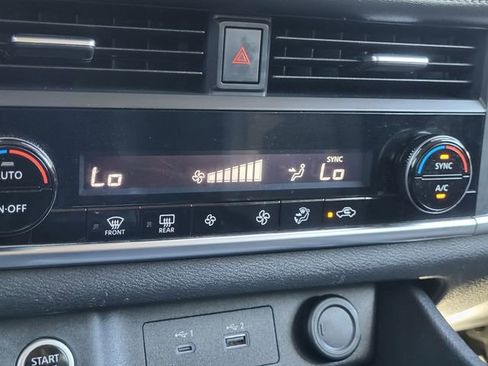 Used 2023 Nissan Rogue SV image 14