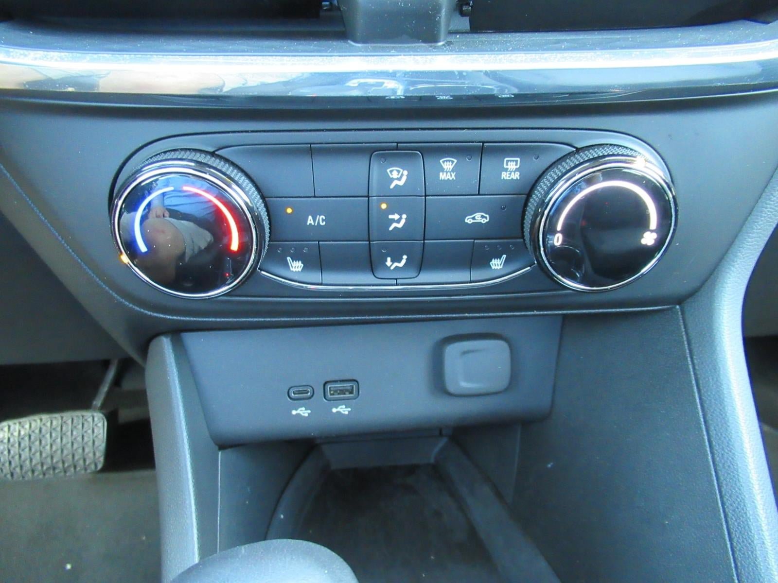 Used 2024 Buick Encore GX Preferred w/ Comfort Package FWD image 30