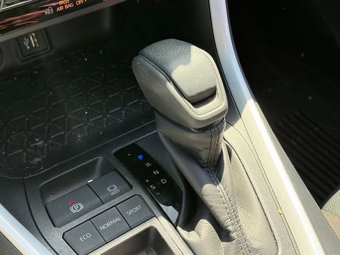 Used 2025 Toyota RAV4 XLE FWD image 9