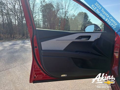 Used 2025 Toyota Camry XLE FWD image 15