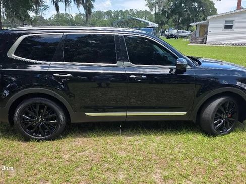 Used 2020 Kia Telluride SX w/ Towing Package FWD image 3