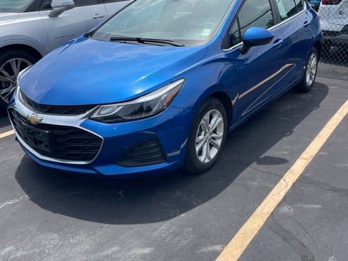 Used 2019 Chevrolet Cruze LT w/ Sun And Sound Package FWD image 1