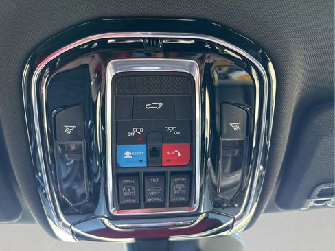 Certified 2022 Jeep Grand Cherokee Overland AWD/4WD image 34