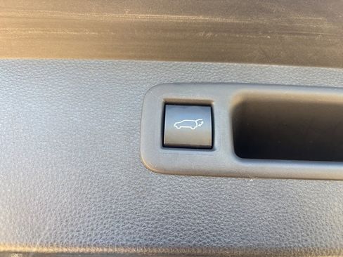 Used 2020 Toyota Highlander XLE image 49