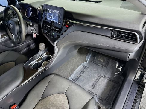 Used 2021 Toyota Camry LE image 29