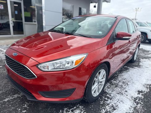 Used 2018 Ford Focus SE w/ Cold Weather Package image 4