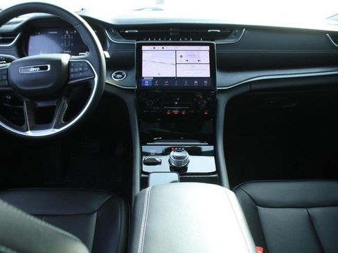 Used 2024 Jeep Grand Cherokee L Limited image 11