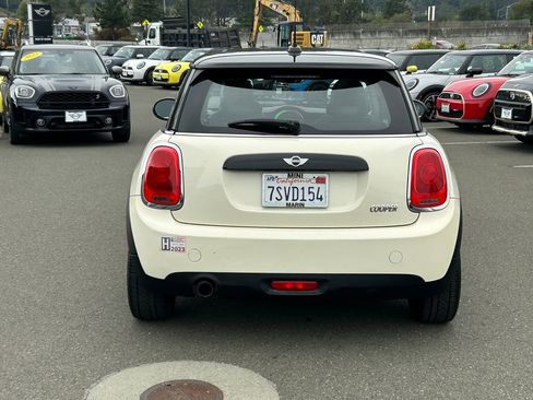 Used 2016 MINI Cooper 2-Door Hardtop image 4