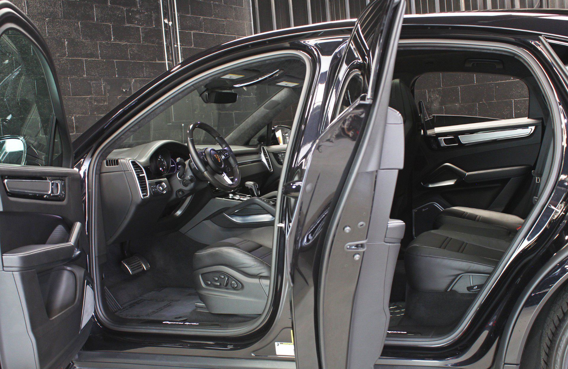 Used 2022 Porsche Cayenne Turbo AWD/4WD image 29