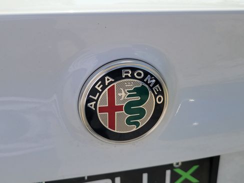 Used 2023 Alfa Romeo Giulia Veloce RWD image 8