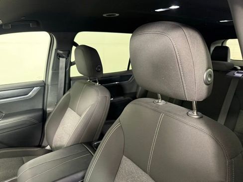 Used 2025 GMC Acadia Elevation image 6