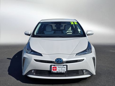 Used 2022 Toyota Prius XLE image 8