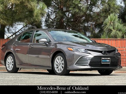 Used 2024 Toyota Camry LE w/ Convenience Package FWD image 1