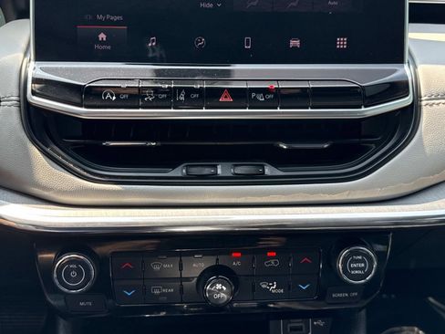 Used 2024 Jeep Compass Limited image 5