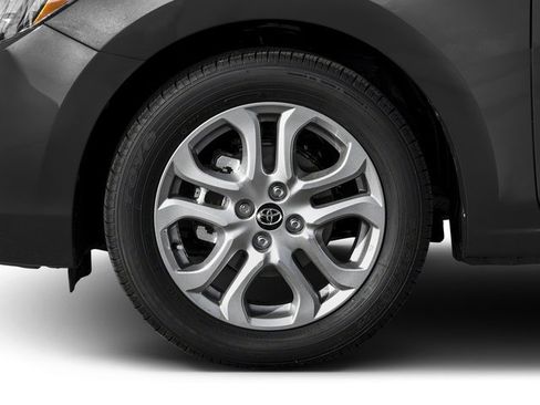 Used 2018 Toyota Yaris iA FWD image 11