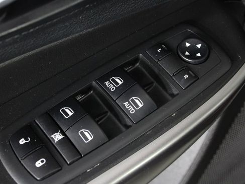 Used 2019 Jeep Cherokee Limited image 24