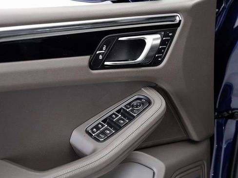 New 2025 Porsche Macan image 8