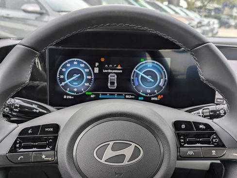 New 2025 Hyundai Elantra Limited FWD image 30