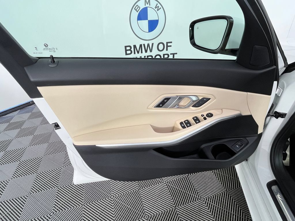 Used 2023 BMW 330i xDrive Sedan w/ M Sport Package AWD/4WD image 25