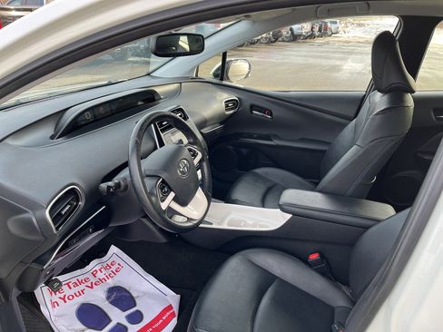 Used 2016 Toyota Prius Four Touring image 6