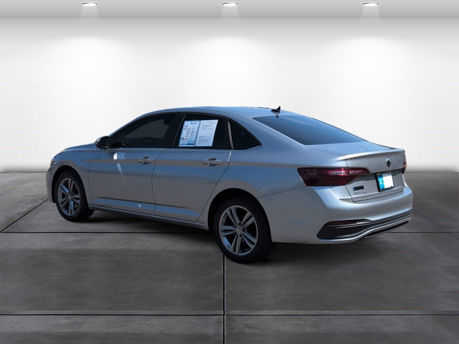 Used 2024 Volkswagen Jetta SE FWD image 3