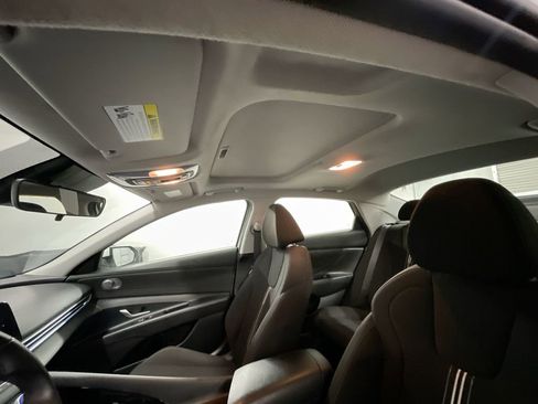Used 2025 Hyundai Elantra SEL image 19